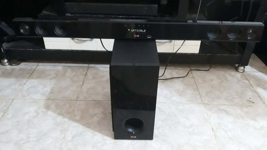 Barre de son LG 300watts sans-fil