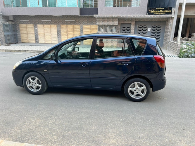 TOYOTA COROLLA VERSO