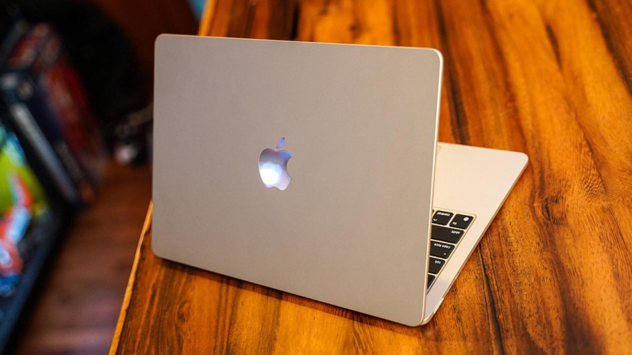 MACBOOK AIR 2022 PUCE M2 RETINA 8go ram /256 Ssd.