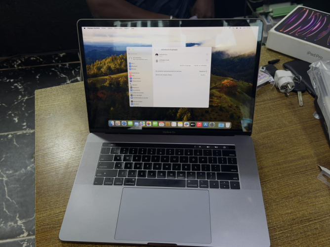 MACBOOK PRO 2019 CORE I9 15 POUCES ( 16Go ram et 512 Ssd)
