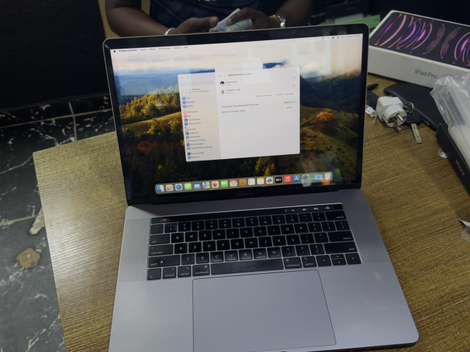 MACBOOK PRO 2019 CORE I9 15 POUCES ( 16Go ram et 512 Ssd)