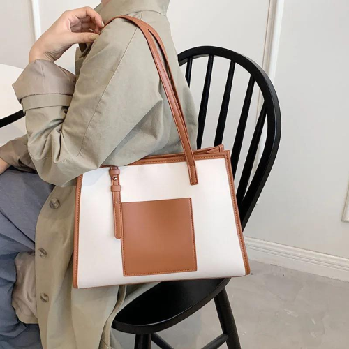 Sac avec lanière et poche latérale