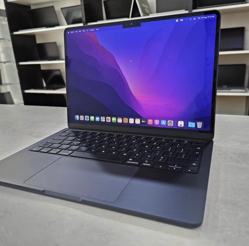 MACBOOK AIR 2022 PUCE M2 RETINA 8go ram /256 Ssd