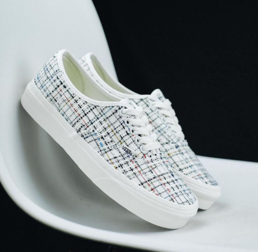 Chaussures VANS blanches à motifs noirs