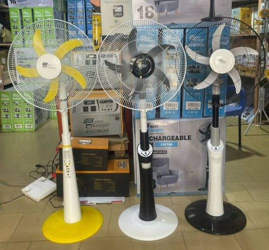 Ventilateur rechargeable à l'électricité et à l'énergie solaire - 16 pouces à 9 vitesses