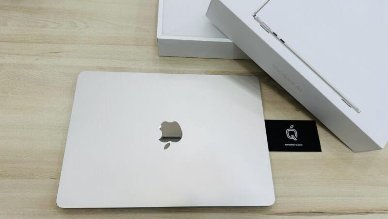 MACBOOK AIR 2022 PUCE M2 RETINA 8go ram /256 Ssd.