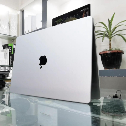 MACBOOK PRO 2021 M1 PRO 16 POUCES ( 16Go ram et 512  Ssd)  puce M1 PRO