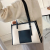 Sac avec lanière et poche latérale