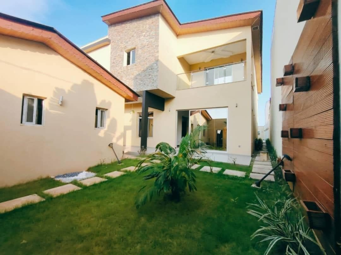 Vente d'une belle villa duplex de 7p+2dependances à Bingerville Anan Résidentiel