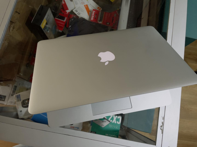 MACBOOK AIR 2015 RETINA 13.3 POUCES ( 4 Go ram et 128 Ssd)